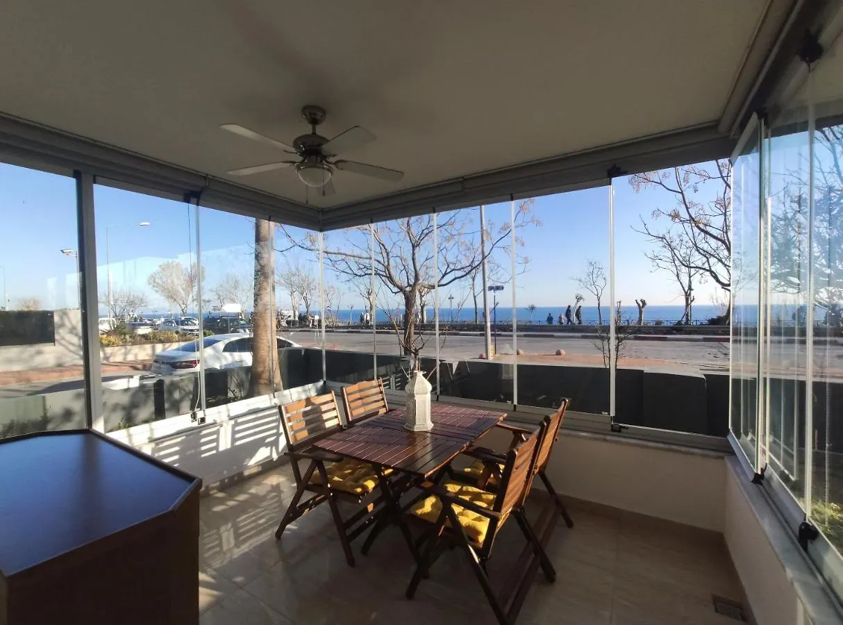 דירות Sea & Sunset View Flat With Garden In Lara אנטליה