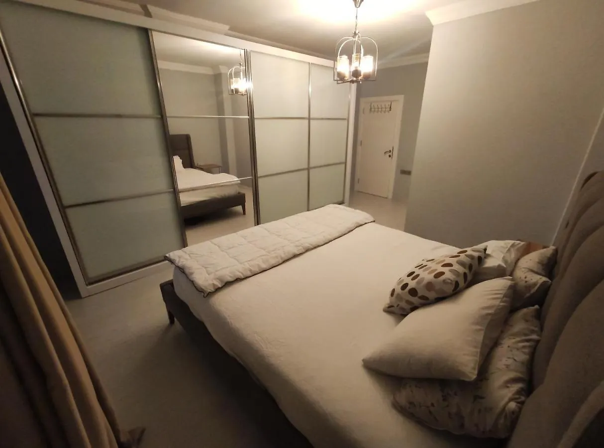 דירות Sea & Sunset View Flat With Garden In Lara אנטליה