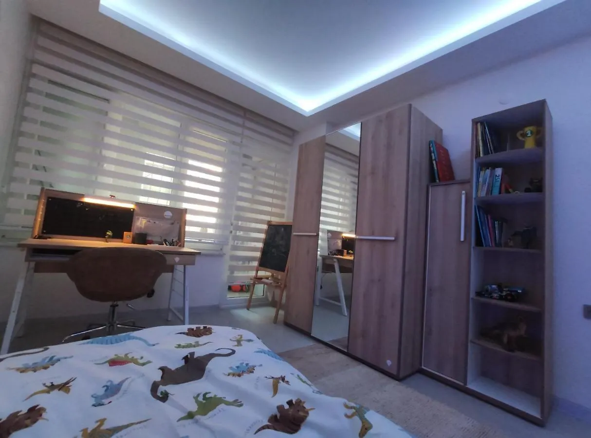 דירות Sea & Sunset View Flat With Garden In Lara אנטליה
