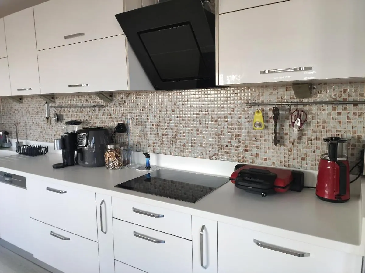 דירות Sea & Sunset View Flat With Garden In Lara אנטליה