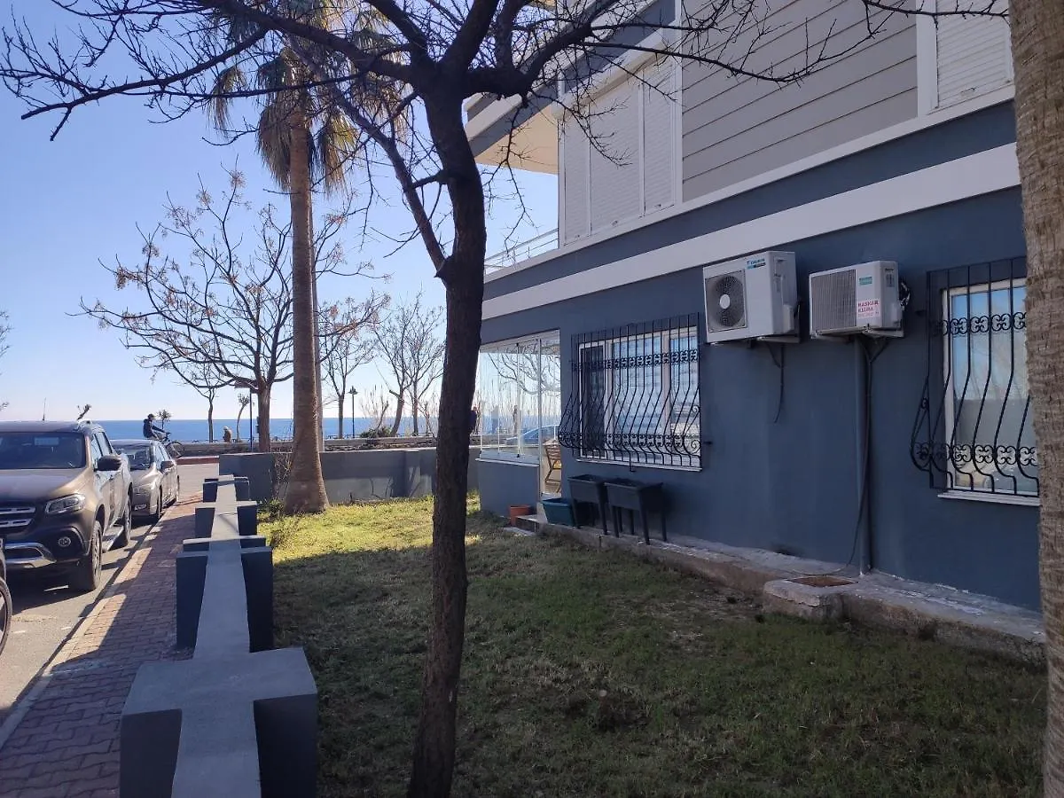 דירות Sea & Sunset View Flat With Garden In Lara אנטליה