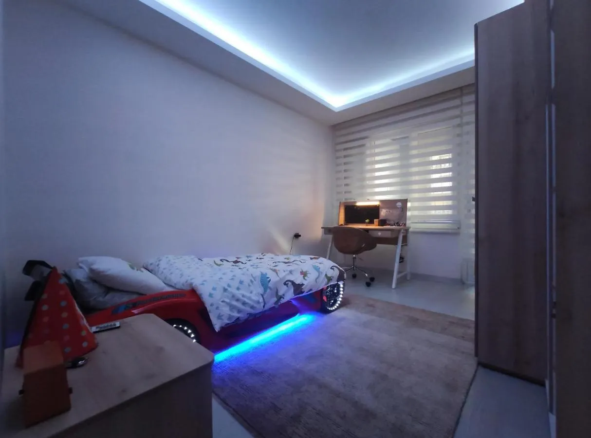 דירות Sea & Sunset View Flat With Garden In Lara אנטליה
