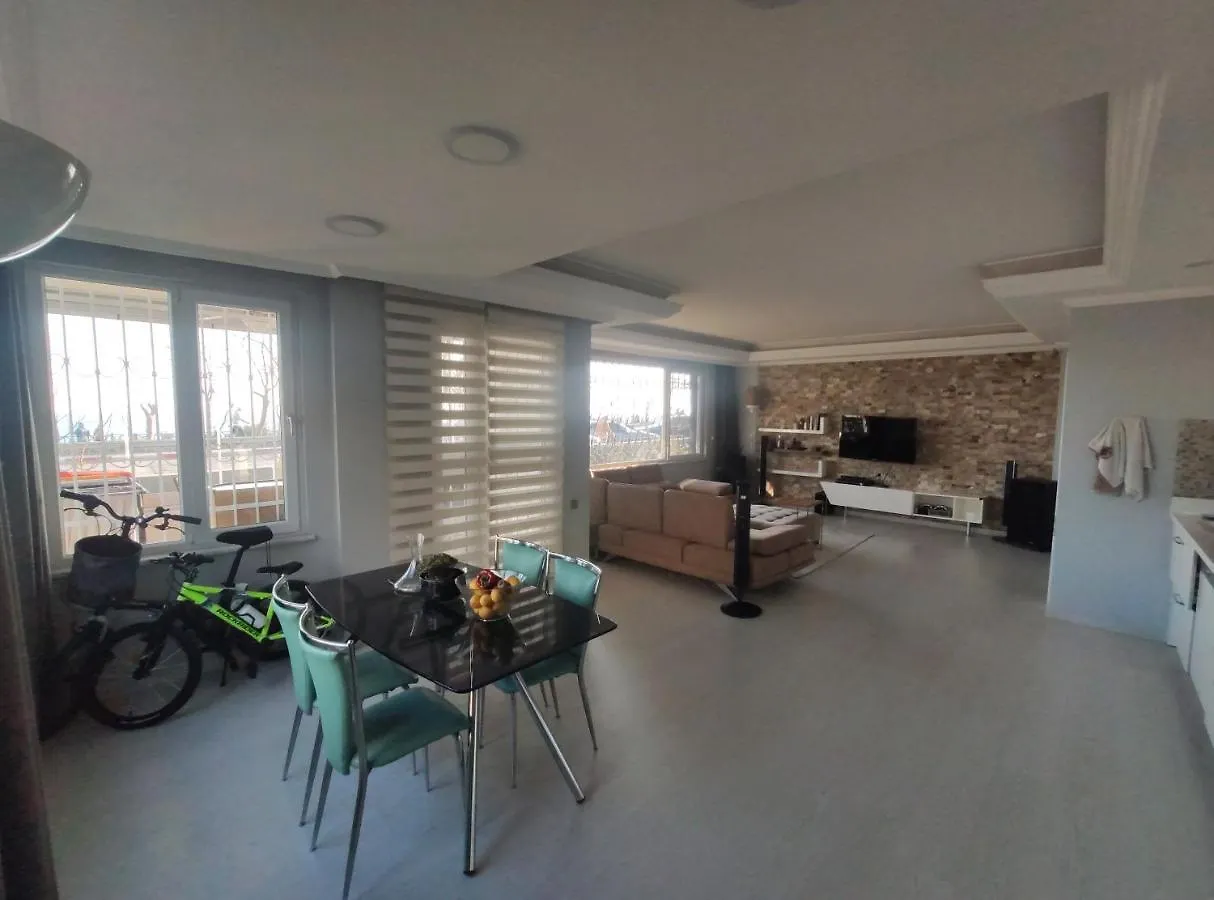 דירות Sea & Sunset View Flat With Garden In Lara אנטליה טורקיה