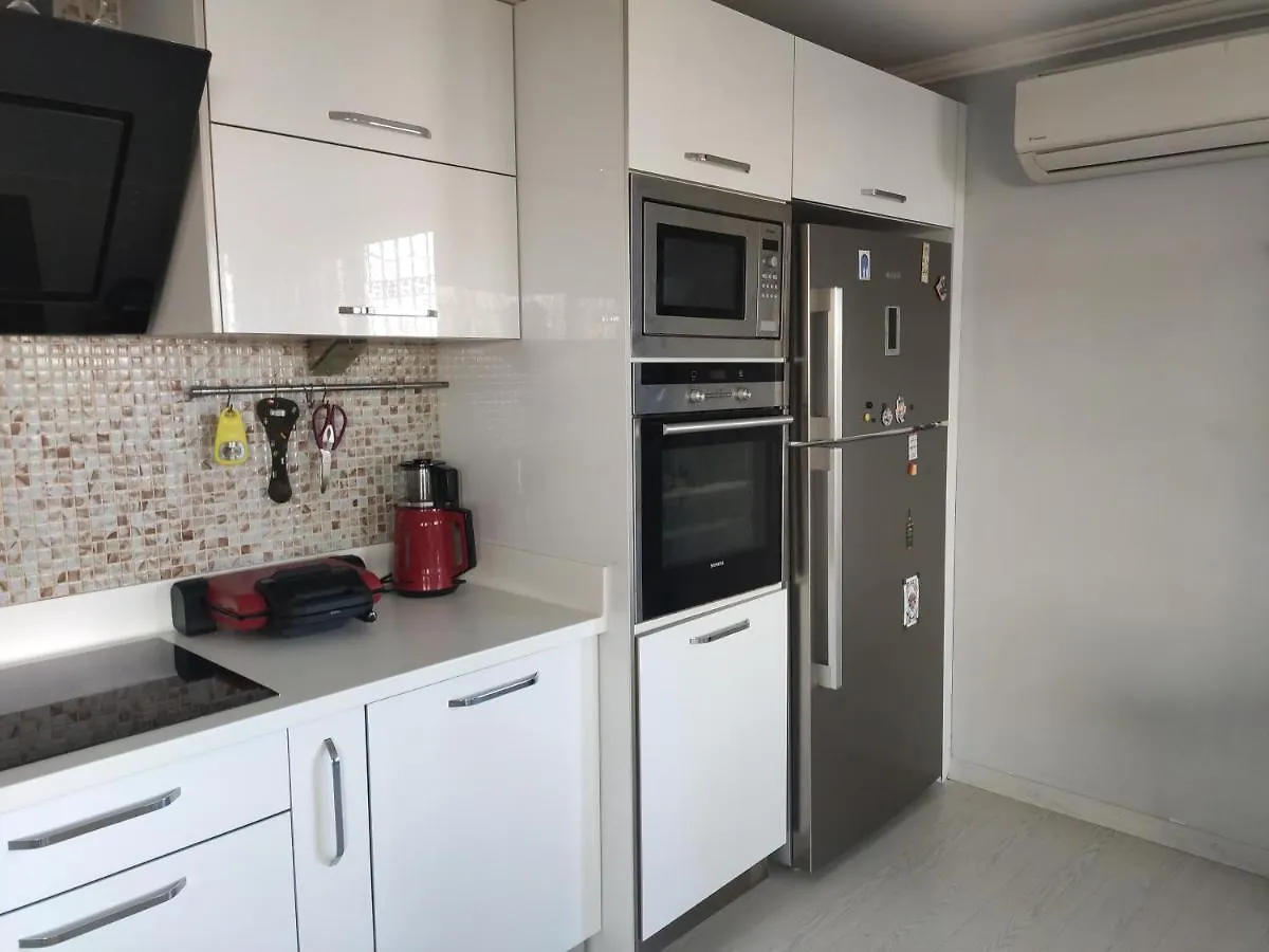 דירות Sea & Sunset View Flat With Garden In Lara אנטליה